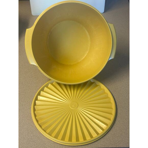 Vintage Tupperware Harvest Gold Yellow Container W Sunburst Design Lid  #880-2 - Picture 1 of 10